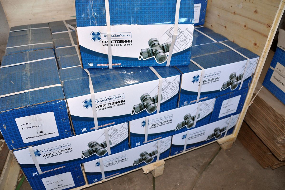 Паллеты с коробками крестовин и карданных валов «ЧЗЧ» на складе готовой продукции